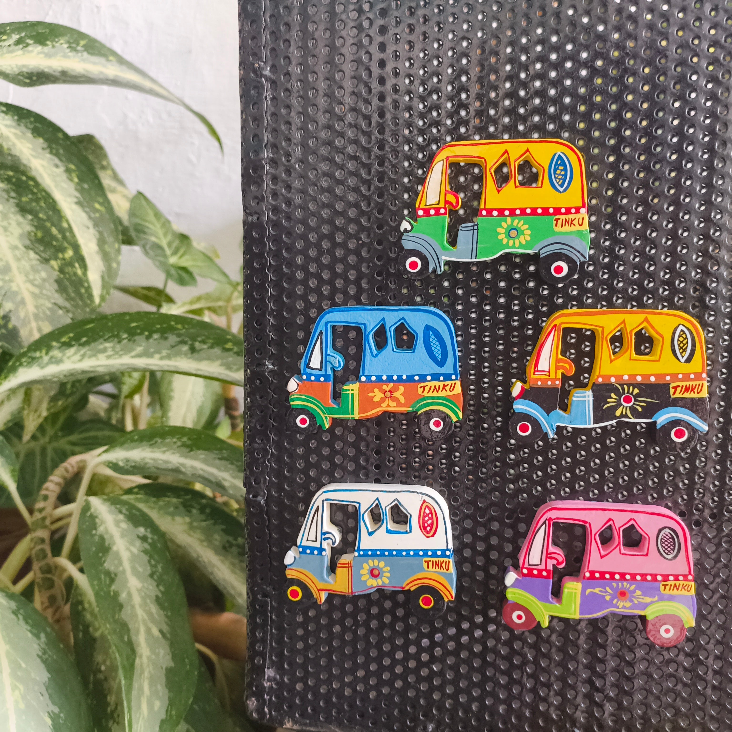 Handpainted India Folk Magnet: Auto