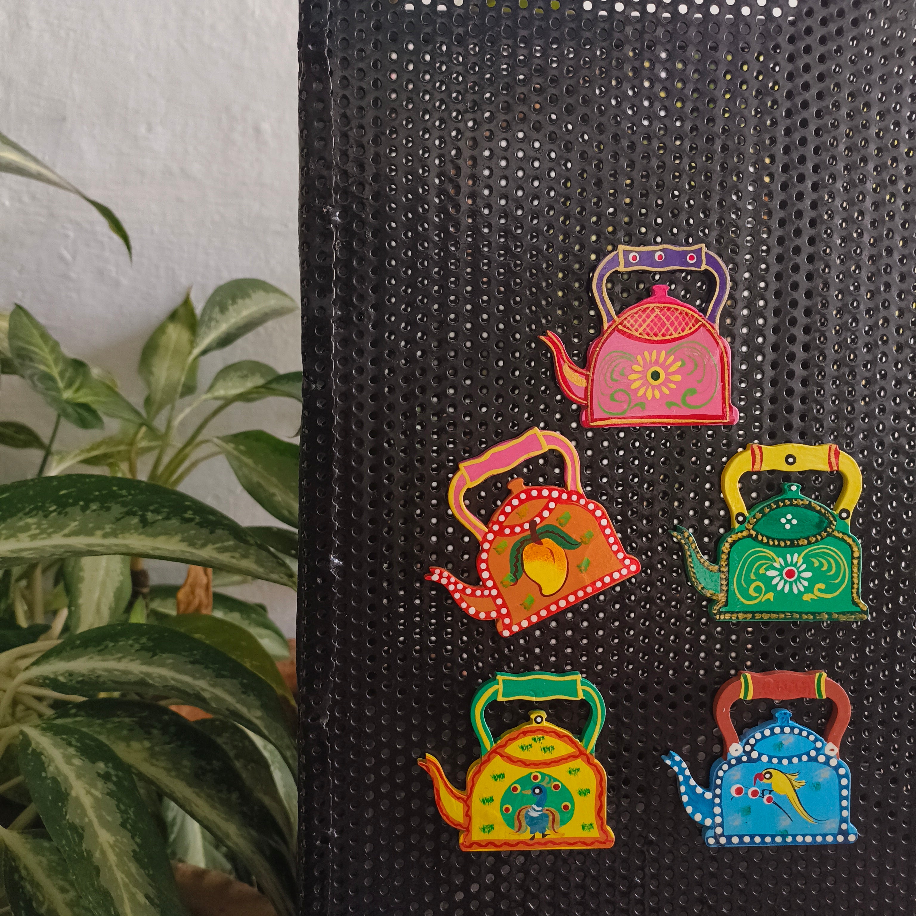Handpainted India Folk Magnet: Kettle