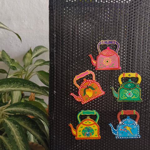 Handpainted India Folk Magnet: Kettle