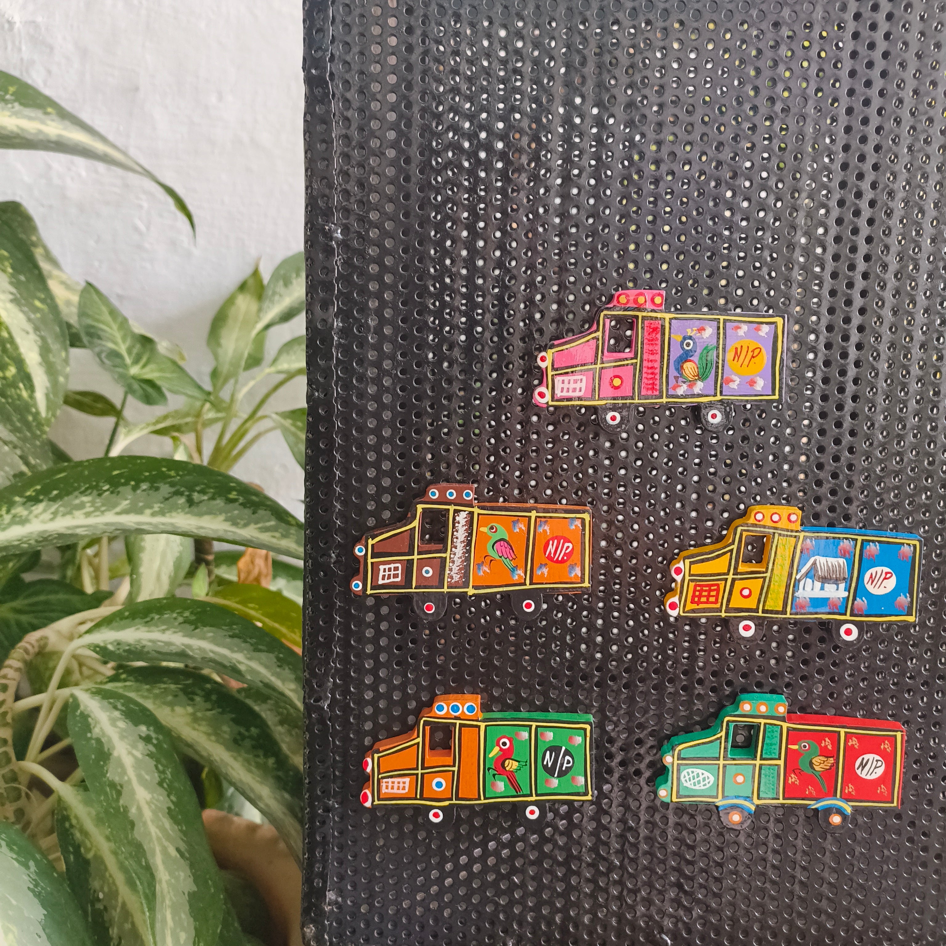 Handpainted India Folk Magnet: Lorry